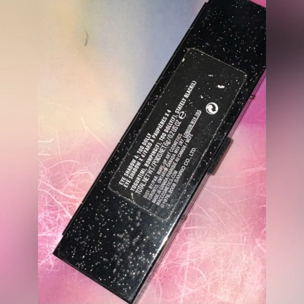 Mac Hello Kitty too dolly eyeshadow palette